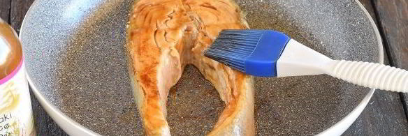 стейк из семги на сковороде