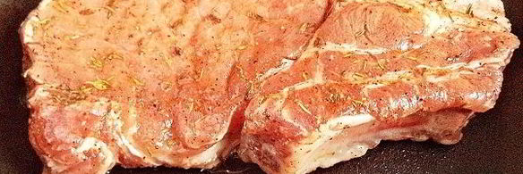 стейк из свинины на кости