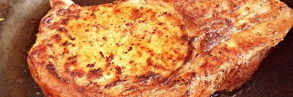 стейк из свинины на кости