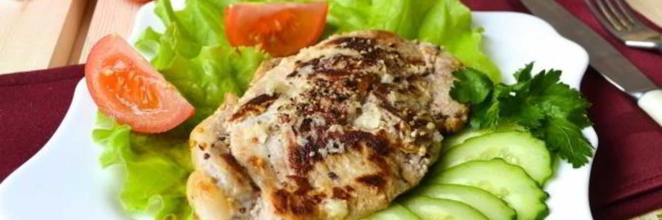 Стейк из свинины в мультиварке