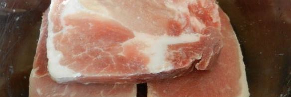 стейк из свиного окорока под сырной шапкой