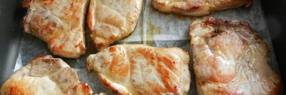 стейк из свиного окорока под сырной шапкой