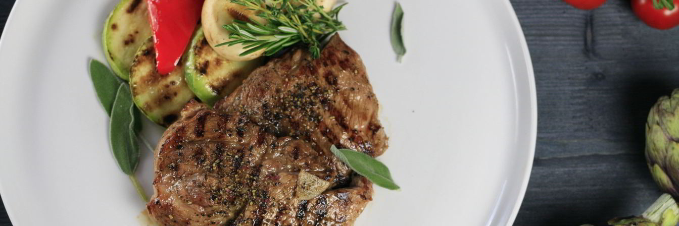 Стейк из свиной шеи в маринаде из бальзамико