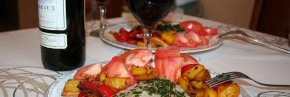 стейк из тунца с острым зеленым соусом