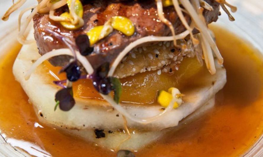 Рецепт стейка на гриле с дыней, тыквой и ростками сои