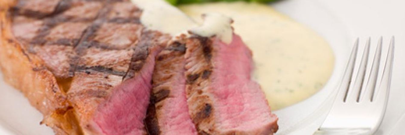 Стейк под соусом бернез со спаржей