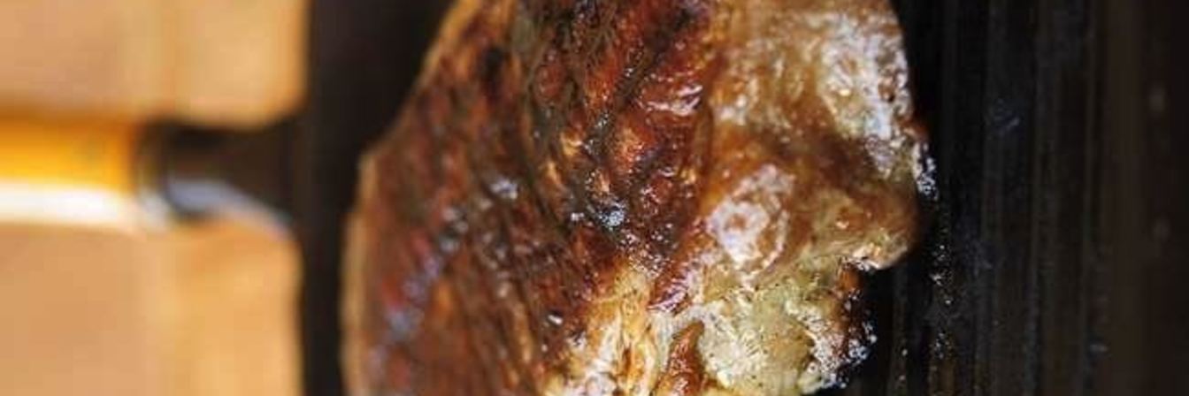 Стейк портерхаус с маслом из красного вина