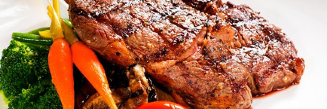 Стейк рибай на гриле с овощами