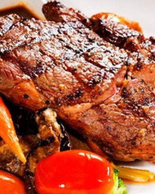 Стейк рибай на гриле с овощами