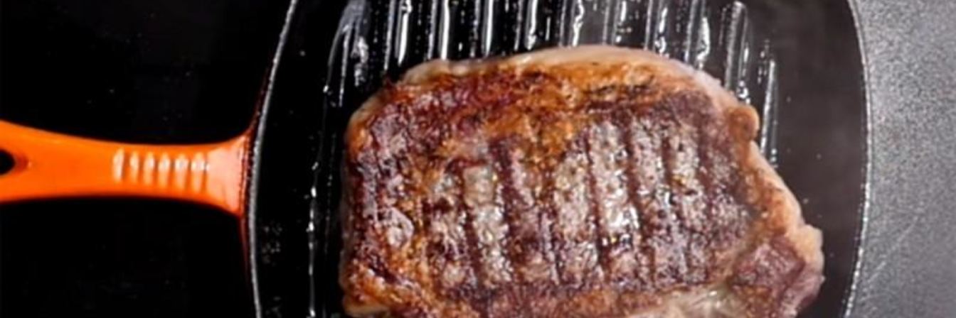 Стейк рибай на сковороде