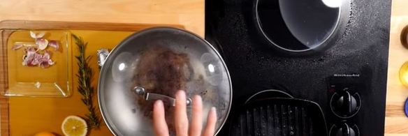 стейк рибай на сковороде