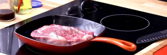 стейк рибай на сковороде