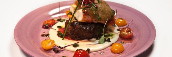 стейк с крабовым мясом и чесночным пюре