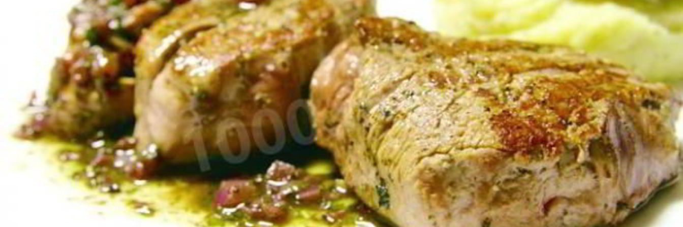 Стейк с красным соусом