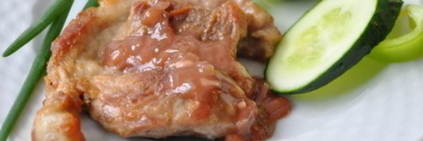 Стейк с соусом из красного вина