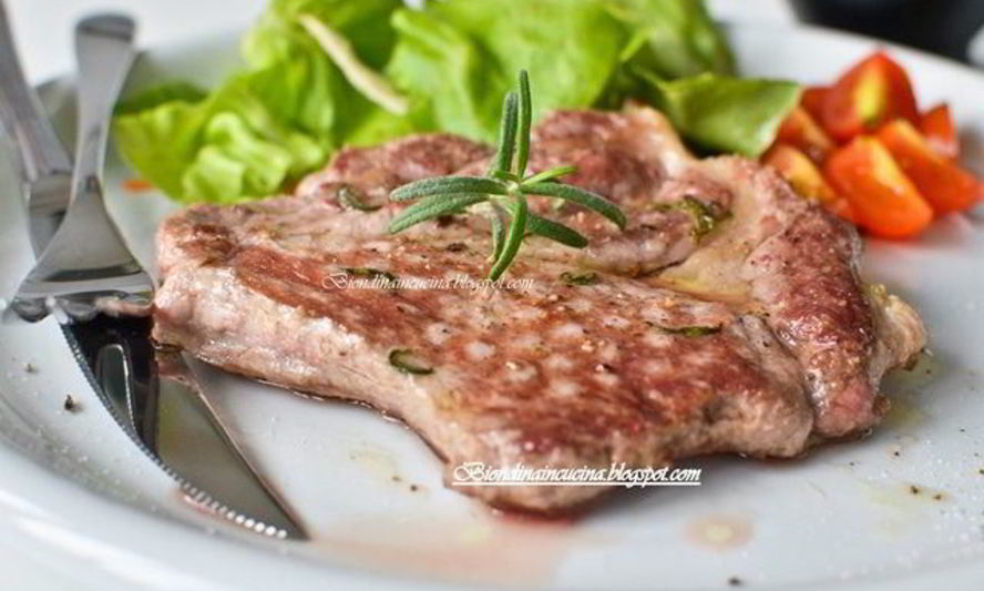 Рецепт стейка в маринаде из розмарина и чеснока