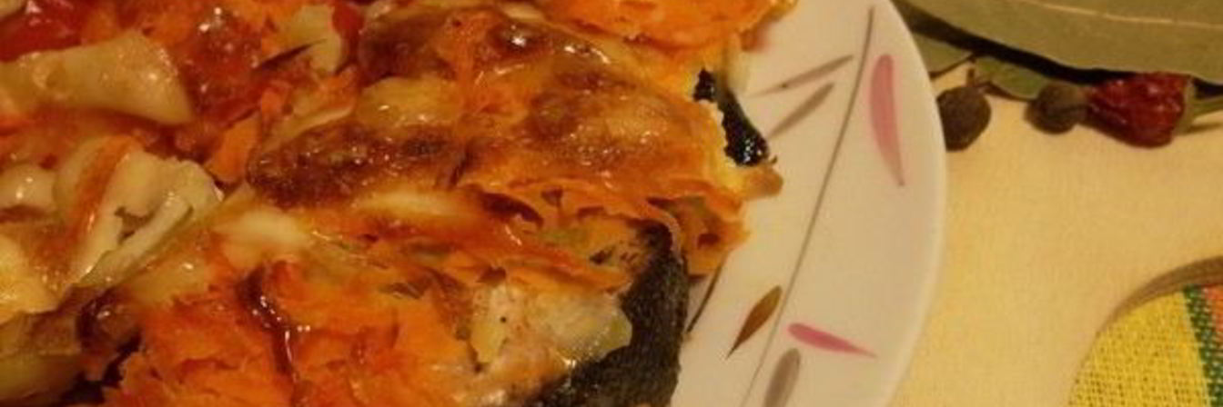 Стейки горбуши, запеченные с овощами