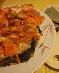 Стейки горбуши, запеченные с овощами