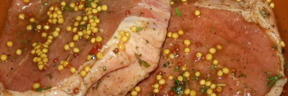 стейки из говядины с тархуновым сливочным маслом на мангале на дощечке