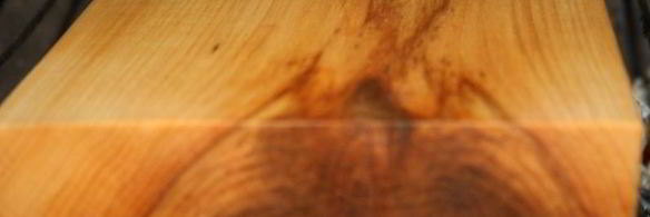 стейки из говядины с тархуновым сливочным маслом на мангале на дощечке