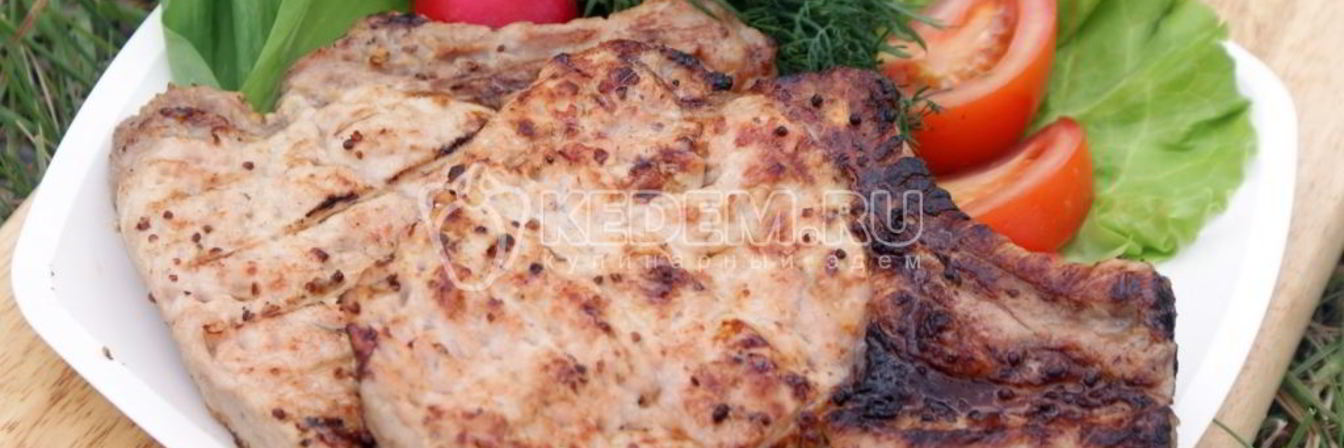 Стейки из свинины на гриле