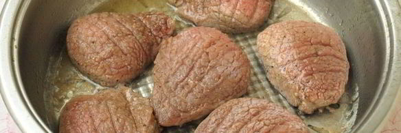 стейки из свинины с луковым соусом