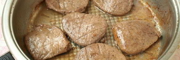 стейки из свинины с луковым соусом