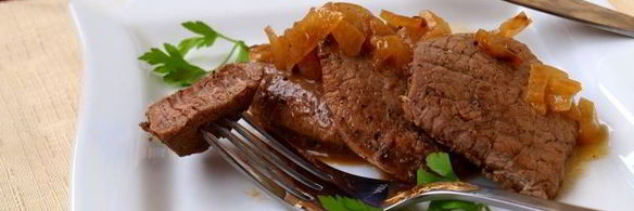 стейки из свинины с луковым соусом