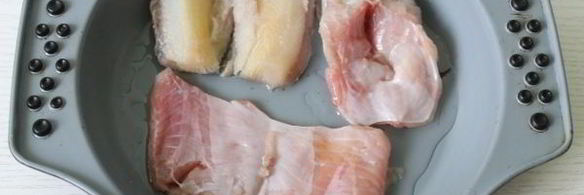 стейки сома, запеченные в духовке