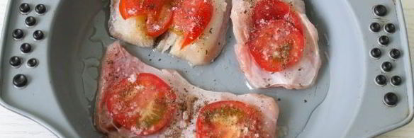 стейки сома, запеченные в духовке