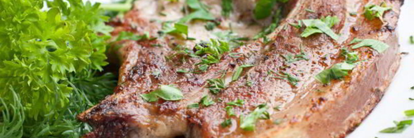 Свиной стейк в маринаде из зеленого чая