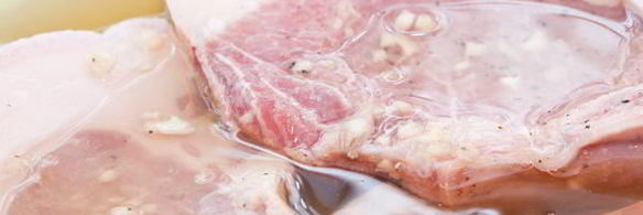 свиной стейк в маринаде из зеленого чая