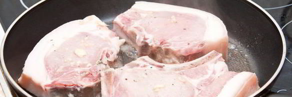 свиной стейк в маринаде из зеленого чая