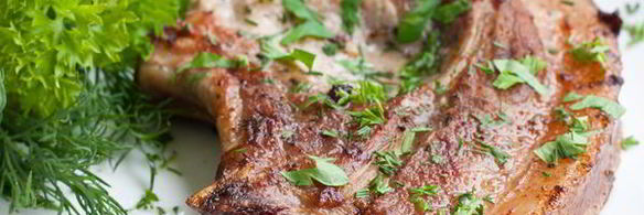 свиной стейк в маринаде из зеленого чая