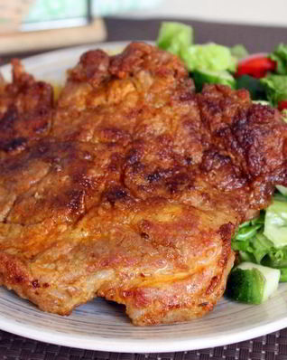 Свиные стейки в паприке