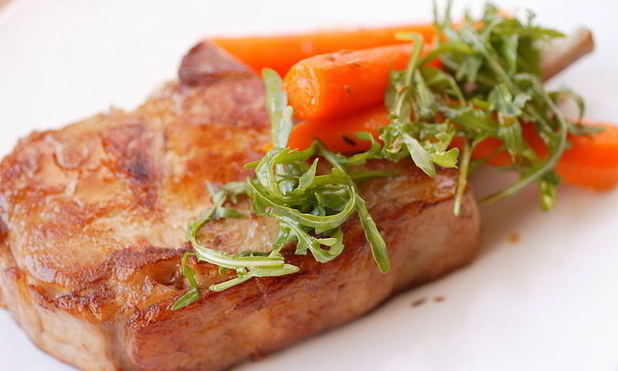 Рецепт жареных свиных стейков