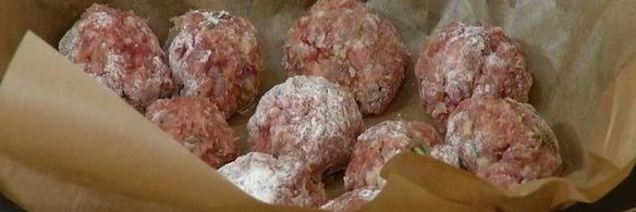 булочки с тефтелями