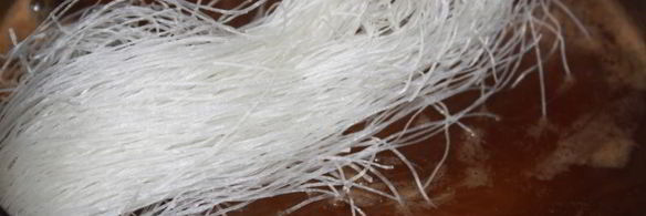 фунчоза с говяжьими тефтельками и овощами