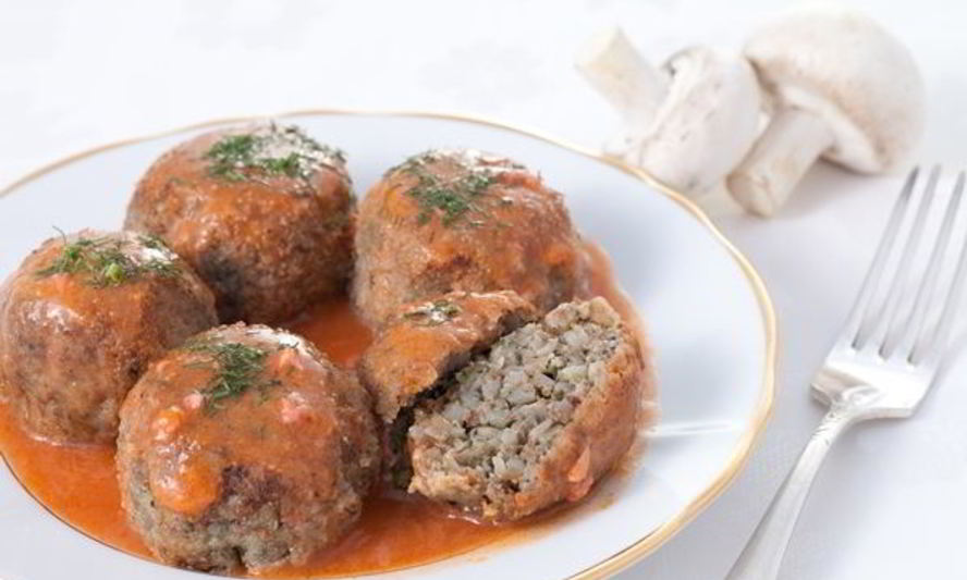 Рецепт гречневых тефтелей с грибами в соусе