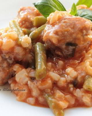 Испанские тефтели с рисом и фасолью