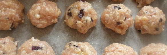 куриные тефтели с базиликом и томатным соусом