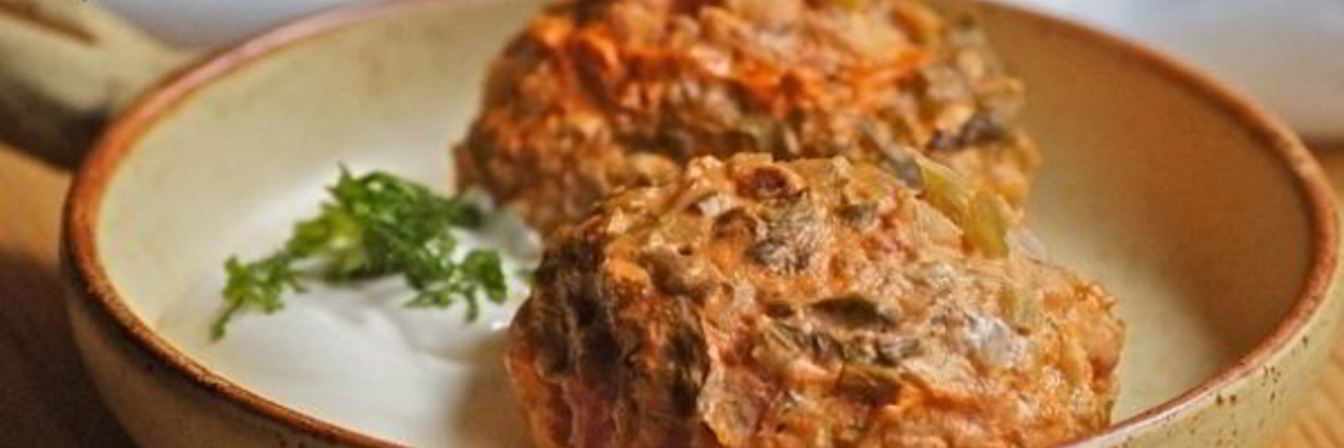 Куриные тефтели с коричневым рисом в соусе