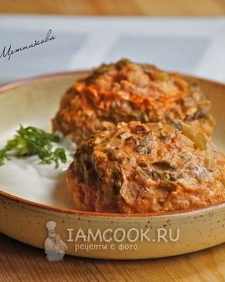 Куриные тефтели с коричневым рисом в соусе