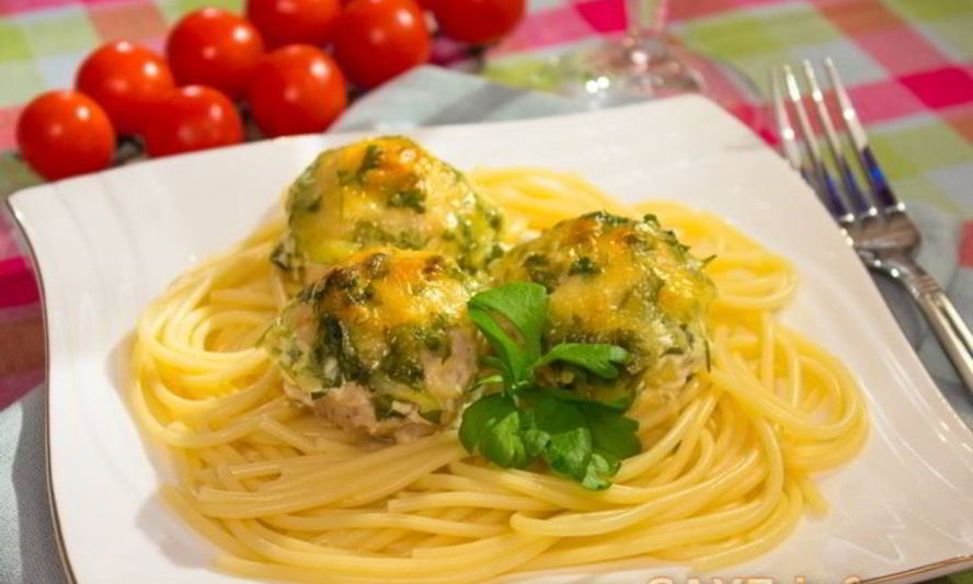 Рецепт куриных тефтелей в сливочном соусе