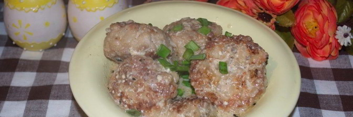 Куриные тефтели в сметанном соусе