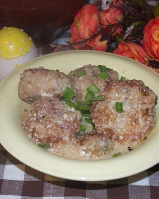 Куриные тефтели в сметанном соусе