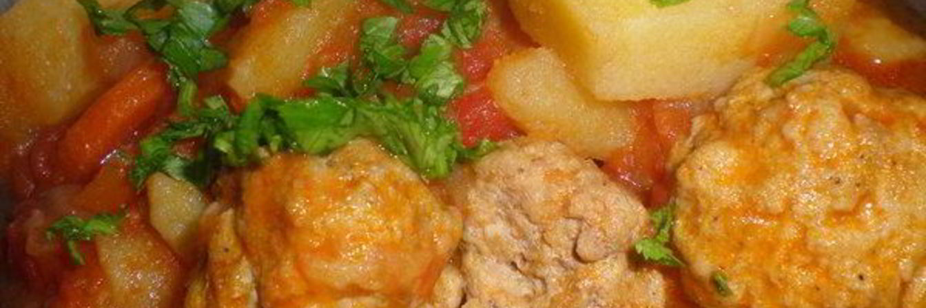 Мясные тефтели с картофелем и перцем