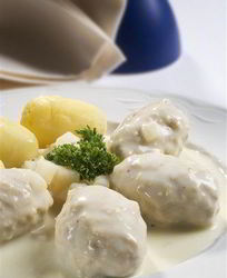 Мясные тефтели с рисом и белым соусом