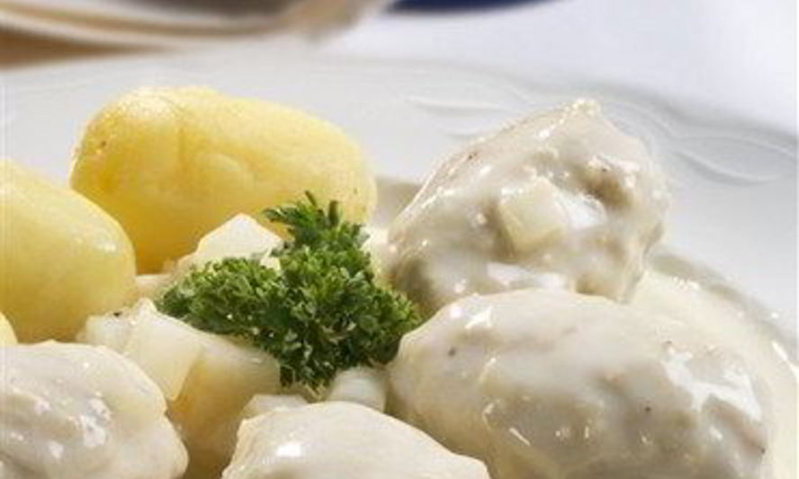 Рецепт мясных тефтелей с рисом и белым соусом