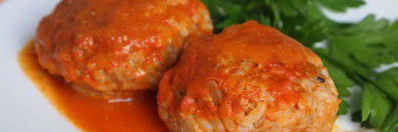Мясные тефтели с рисом в томате